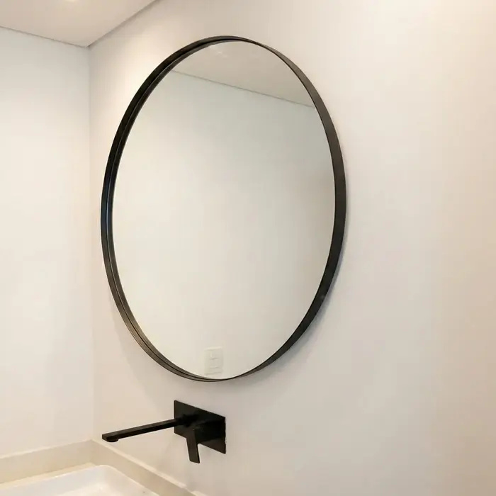 Espejo decorativo con marco metálico industrial dorado y negro