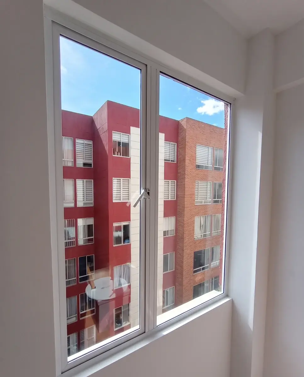 Ventana de aluminio blanco corredera